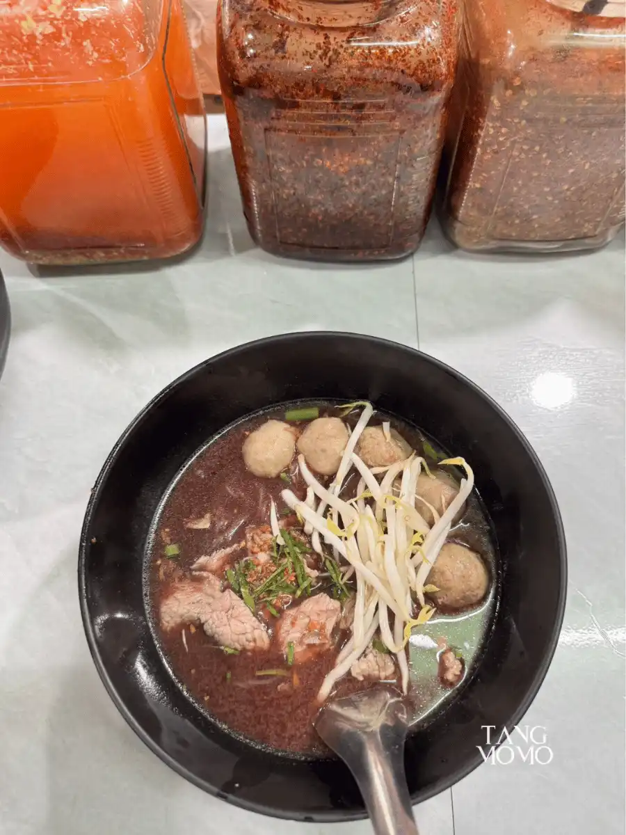 ร้านก๋วยเตี๋ยวเนื้อโกเด้น หน้าเมกาโฮม